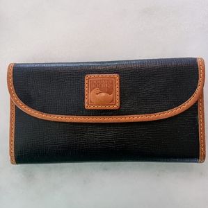 Dooney & Bourke clutch